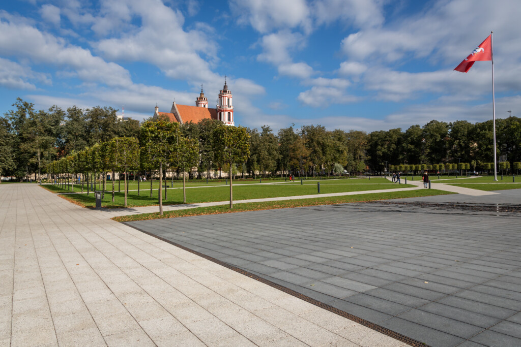 Lukiškių aikštė, Plaza 6x4 Quartz
