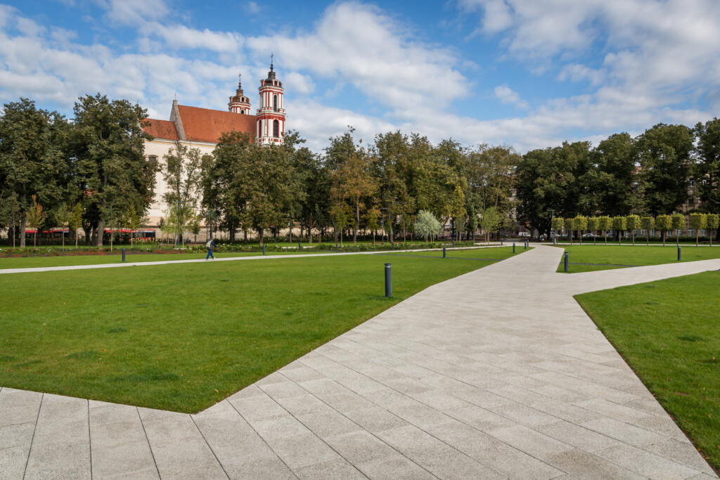Lukiškių aikštė, Plaza 6x4 Quartz
